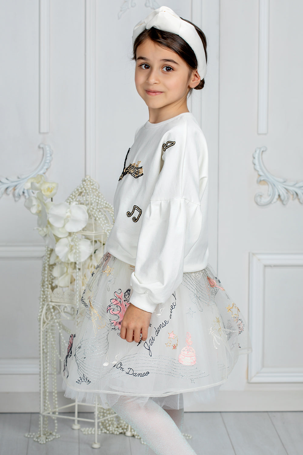 Off-white cotton sweatshirt with handmade musical notes embellishments