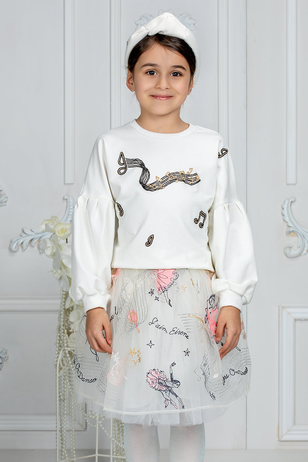 Off-white cotton sweatshirt with handmade musical notes embellishments