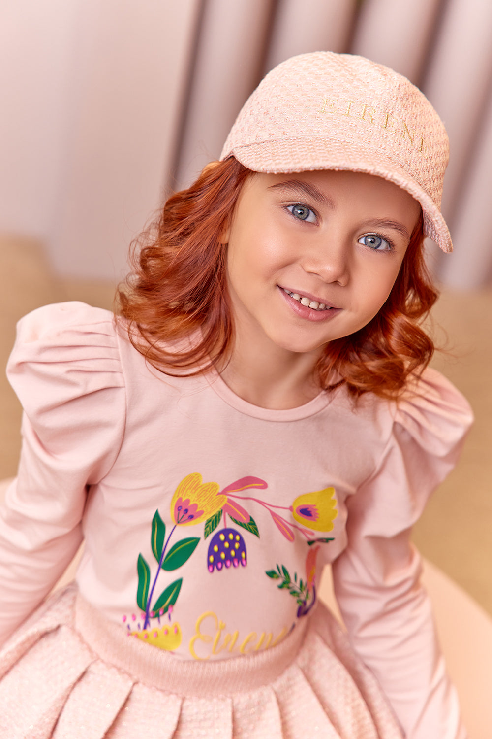 Pink t-shirt with floral print and puffed sleeves