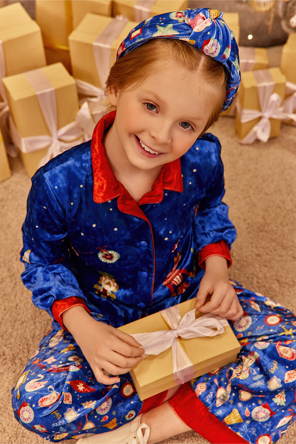 Blue velvet Christmas tracksuit with hand-embroidery