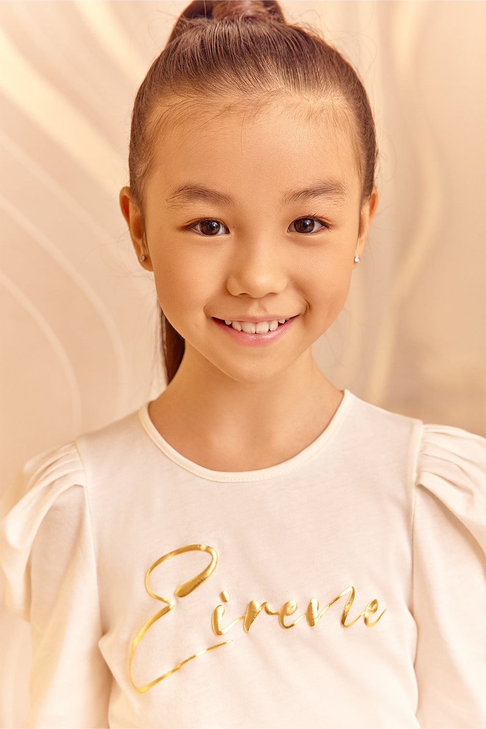 White gold logo t-shirt with puffed sleeves