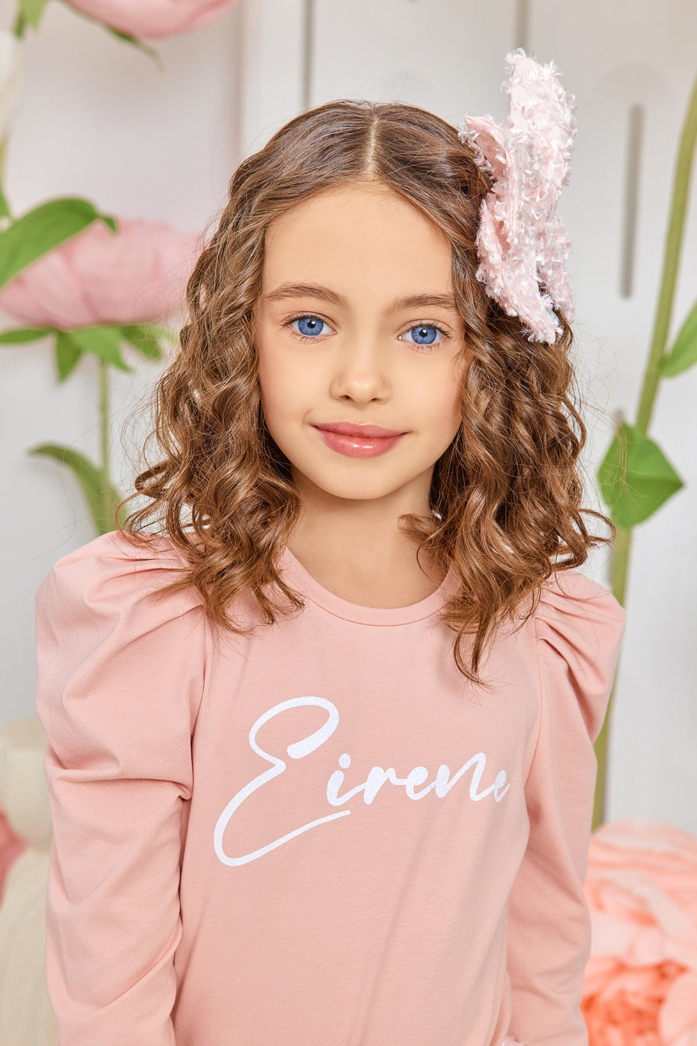 Pink t-shirt with glittery logo and puffed sleeves