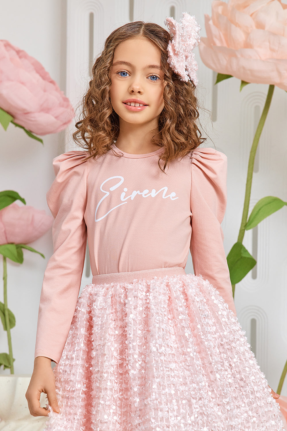 Pink t-shirt with glittery logo and puffed sleeves