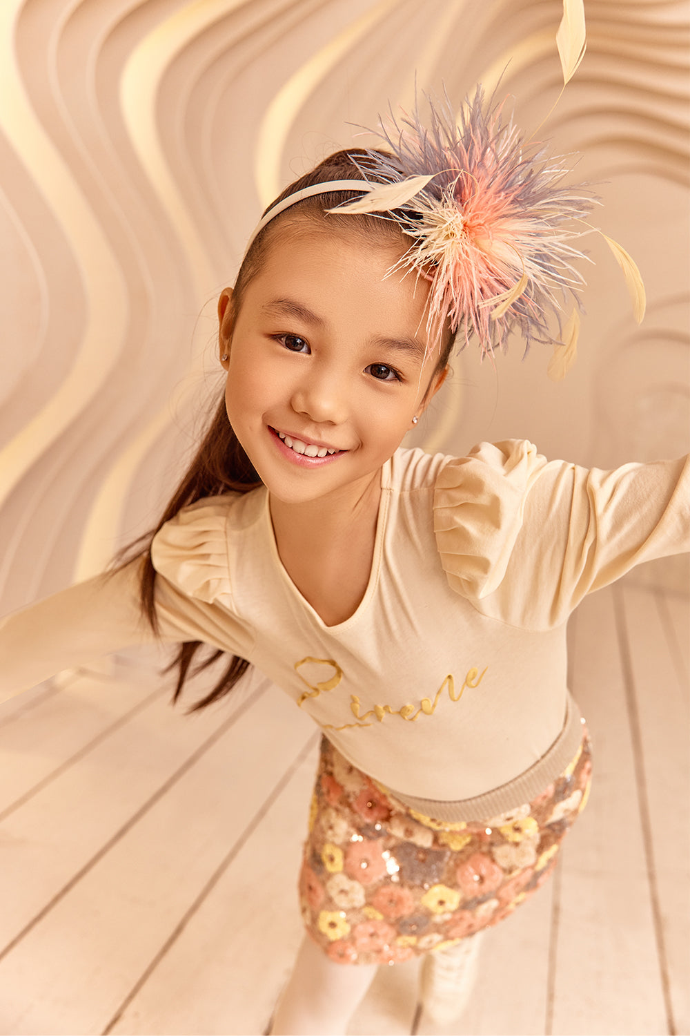 Ivory gold logo t-shirt with puffed sleeves