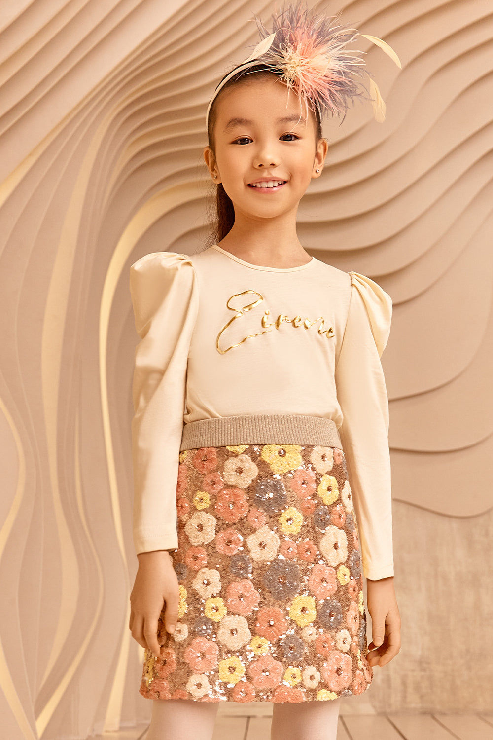 Ivory gold logo t-shirt with puffed sleeves