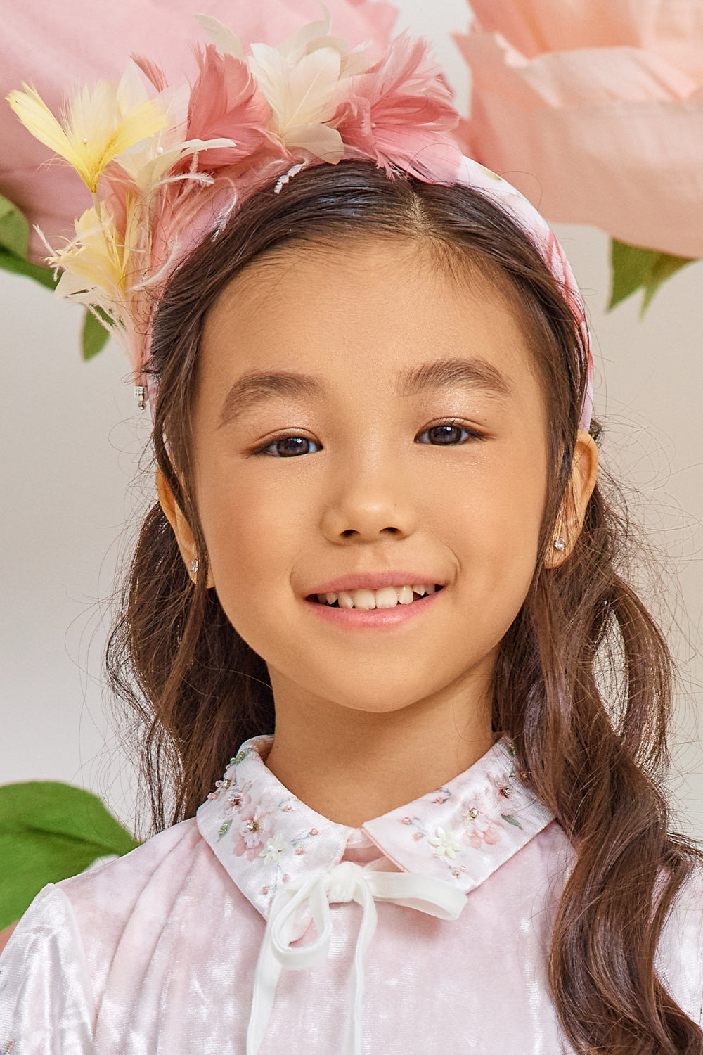 Floral print hairband with yellow and pink feathers