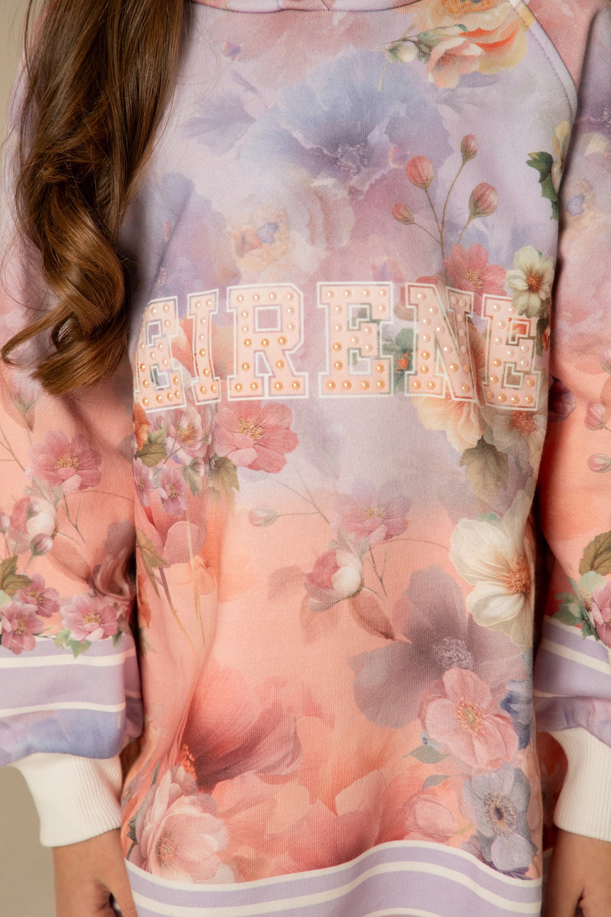 Close view of the pearl EIRENE branding