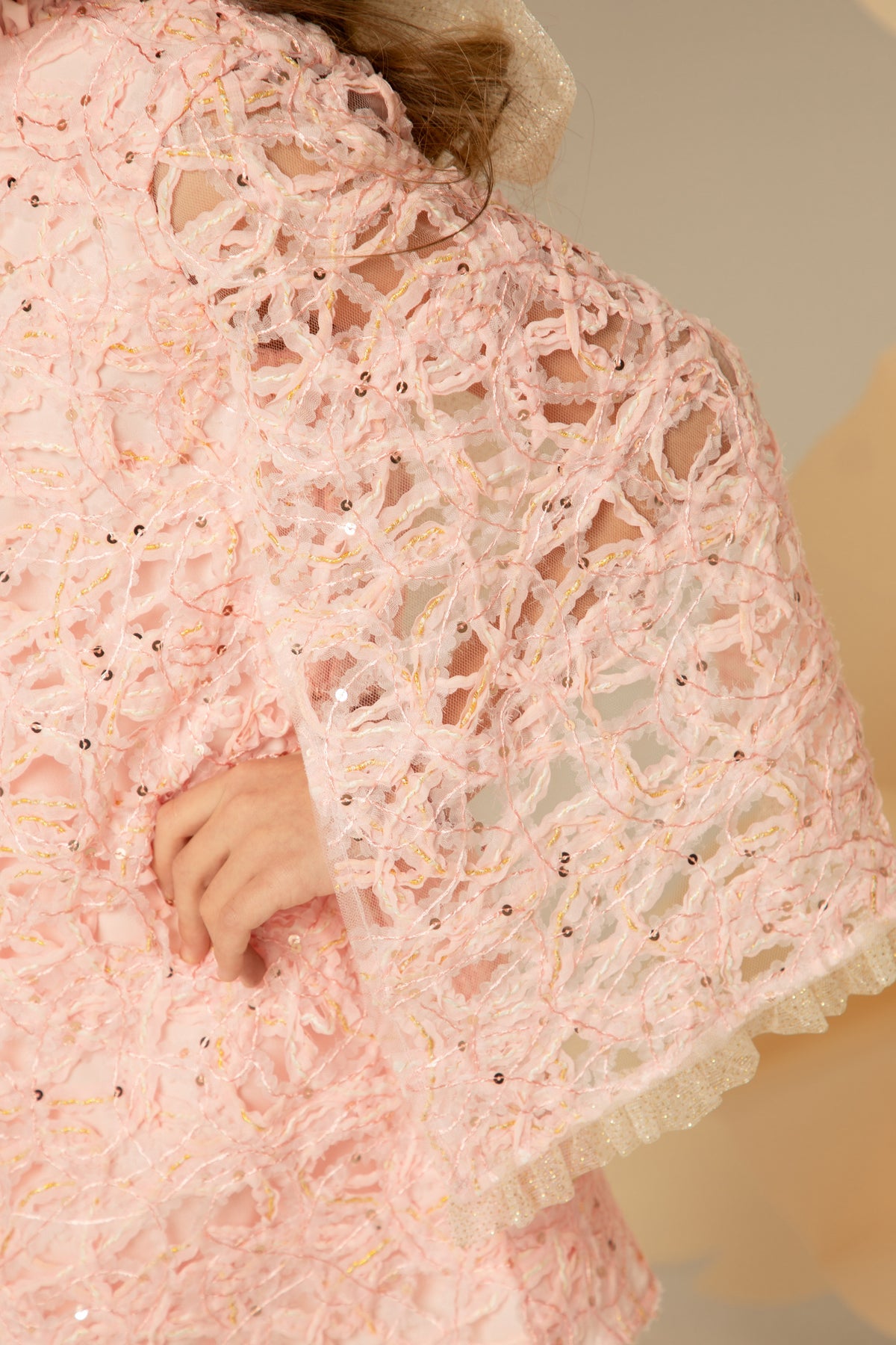 Detail of the flared lace sleeve