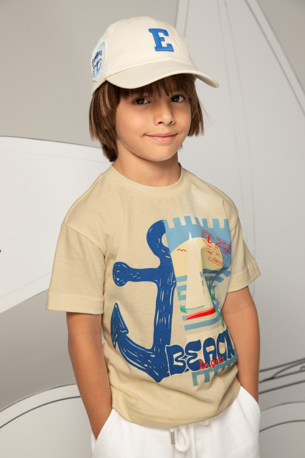 Beige t-shirt with anchor and post card print