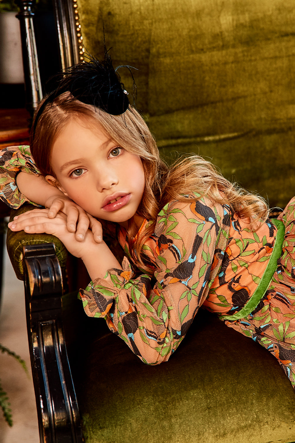 Parrots emroidered lace dress with voluminous sleeves