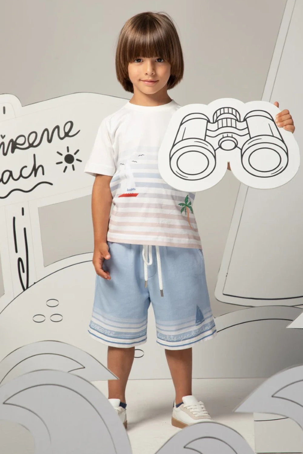 شورت أزرق فاتح برباط وطبعة مخططة