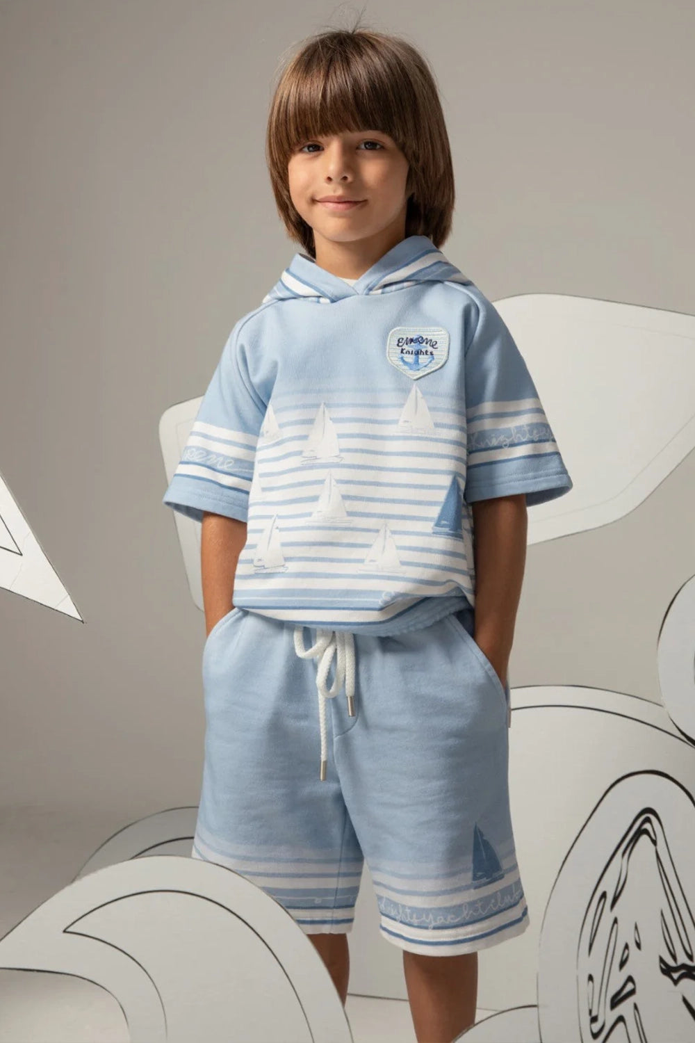 شورت أزرق فاتح برباط وطبعة مخططة