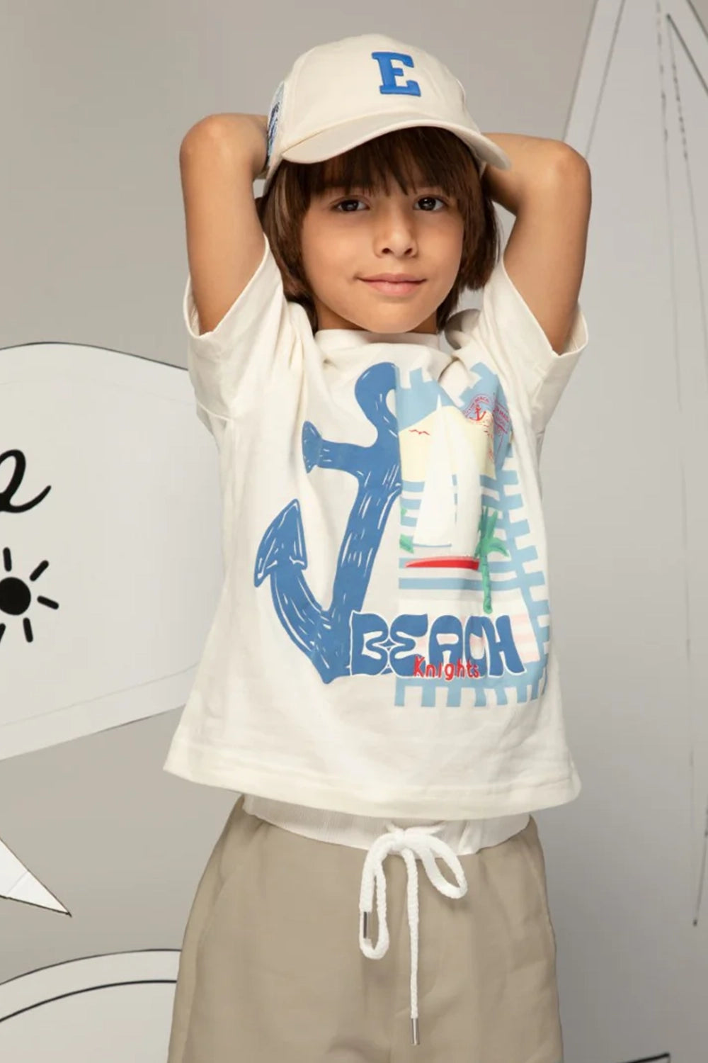 تي شيرت مطبوع عليه مرساة وبطاقة بريدية