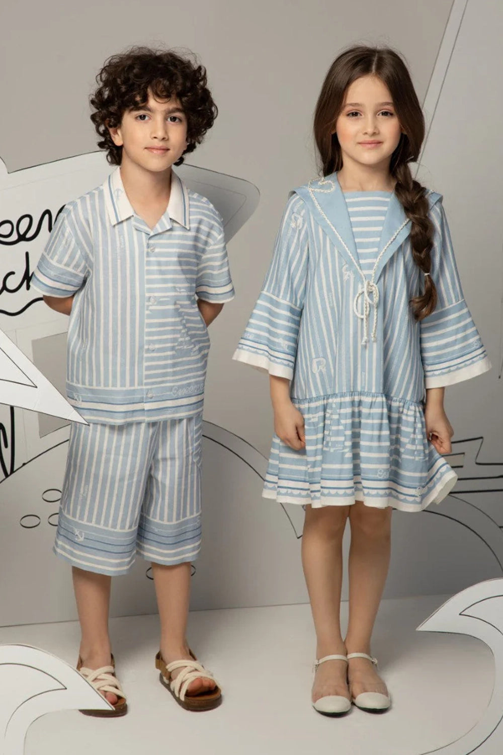 Knee-length linen shorts with a relaxed fit and stripe pattern