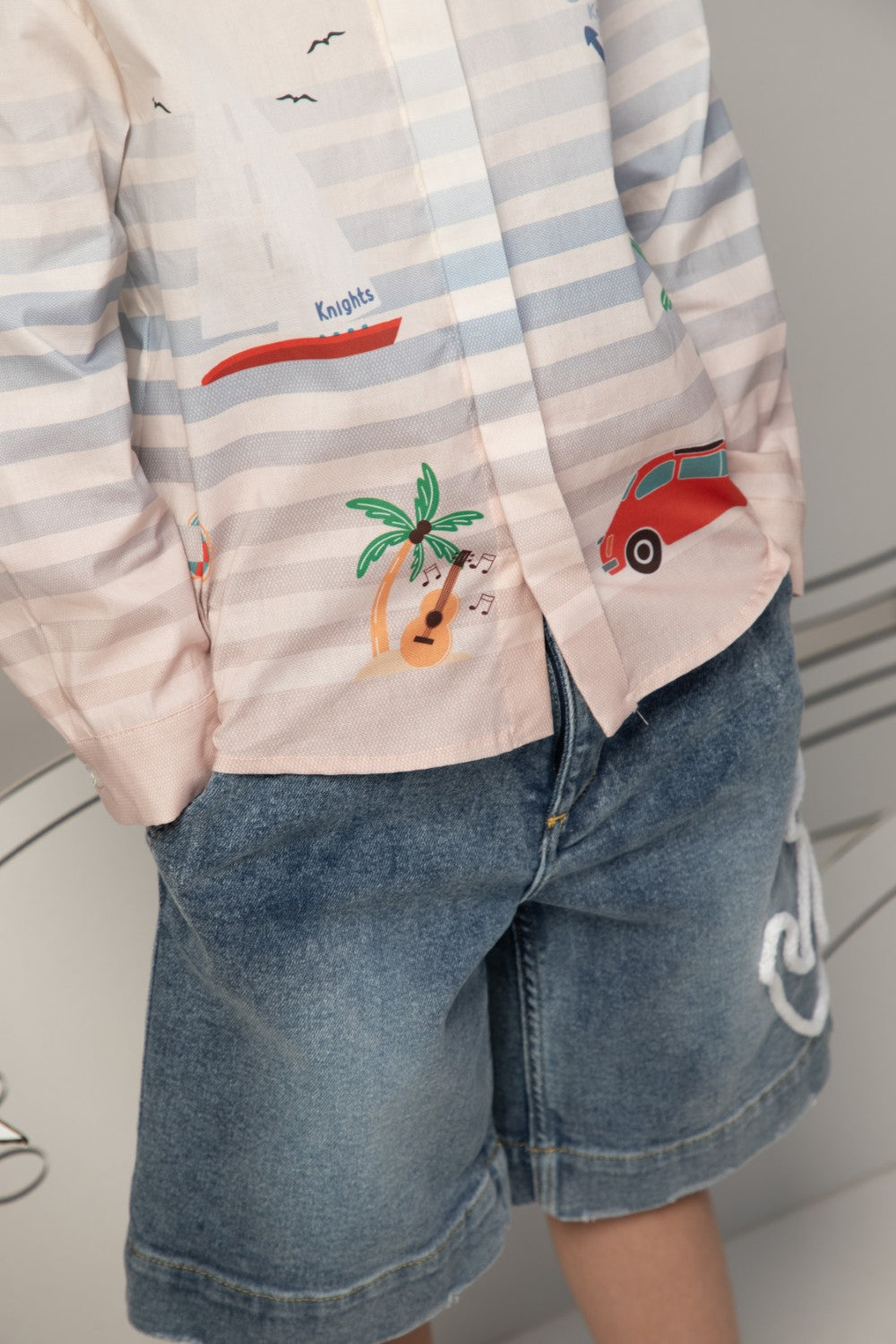 شورت جينز بقصة مريحة ومرساة حبل أبيض بارز