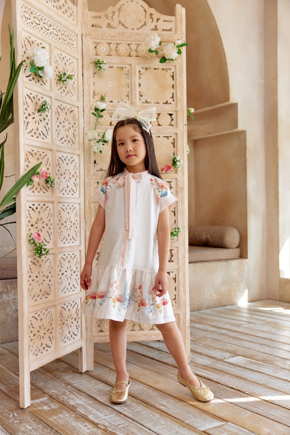Light ivory dress with floral prints and cap sleeves Light ivory dress with floral prints and cap sleeves