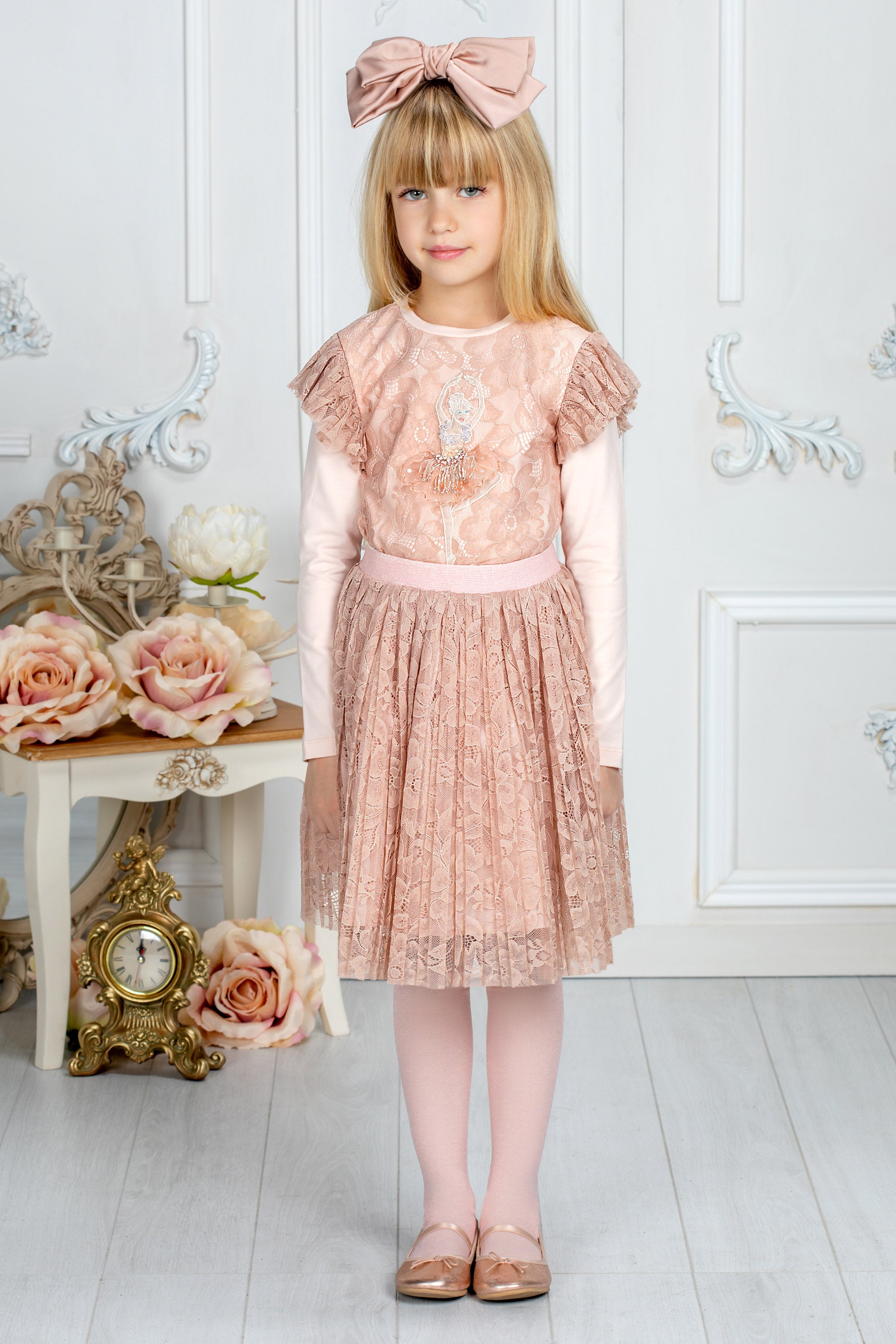 Soft pink pleated lace skirt with an elastic waistband