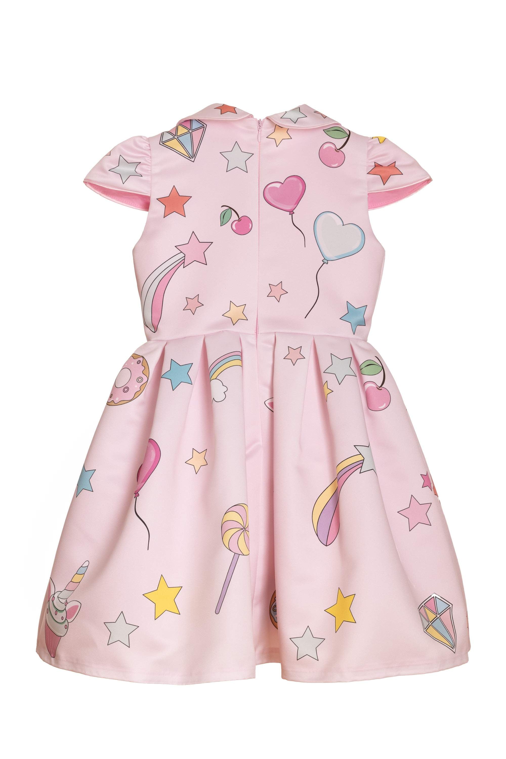 فستان وحيد القرن باللون الوردي الباهت مع طوق وزخارف يدوية