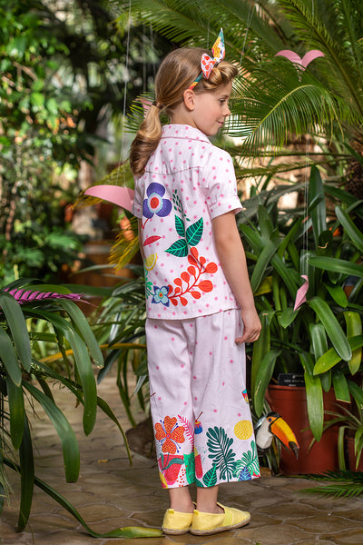 Light pink cotton Rio set with girls, small all over flowers and hand-embellishments