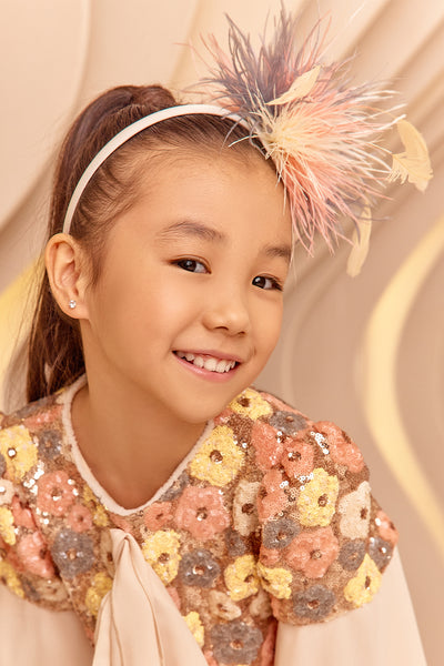 عصابة شعر من الريش باللون الوردي والرمادي والأصفر