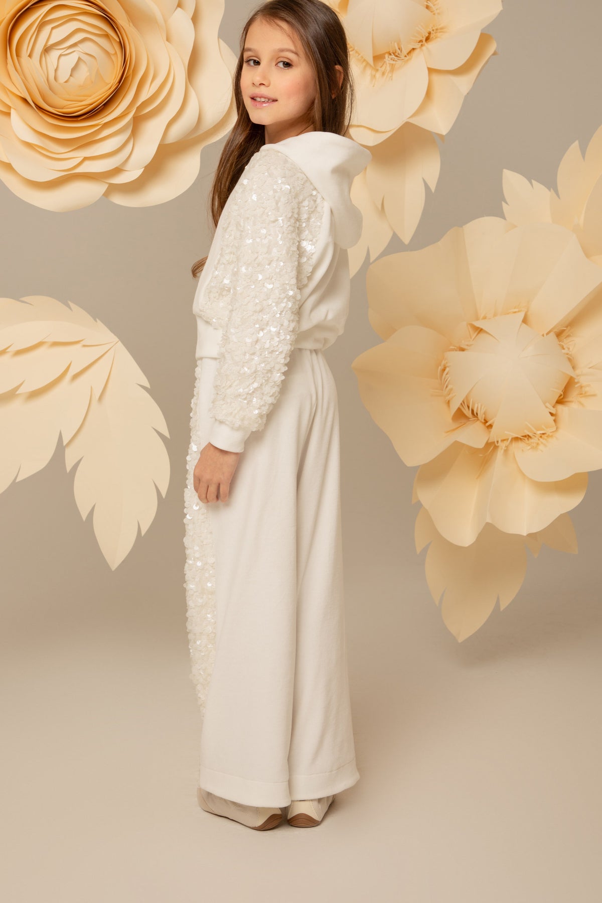 Ivory velvet hoodie and trousers with shimmering sequins