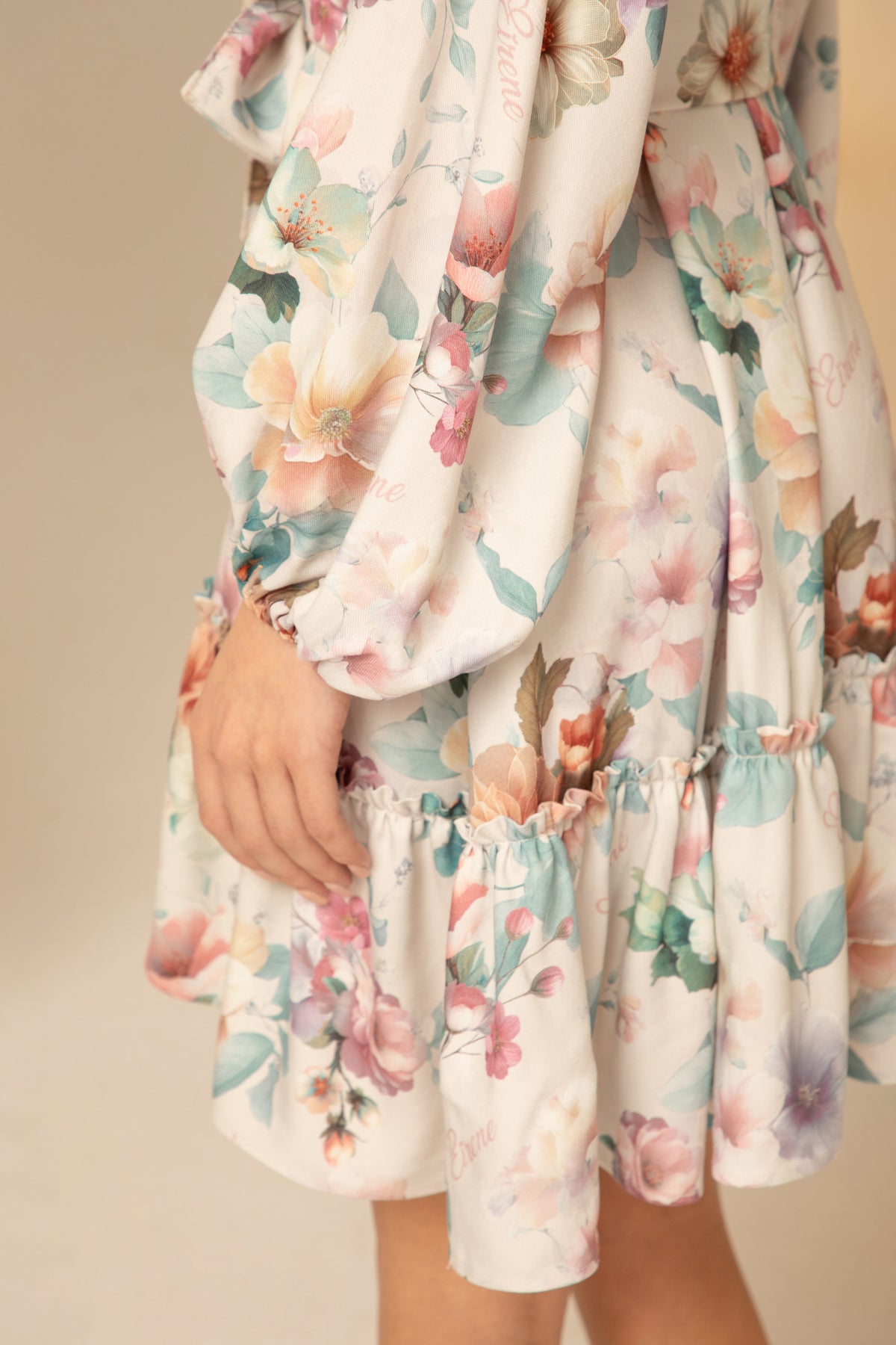 Detail of the flounced hem