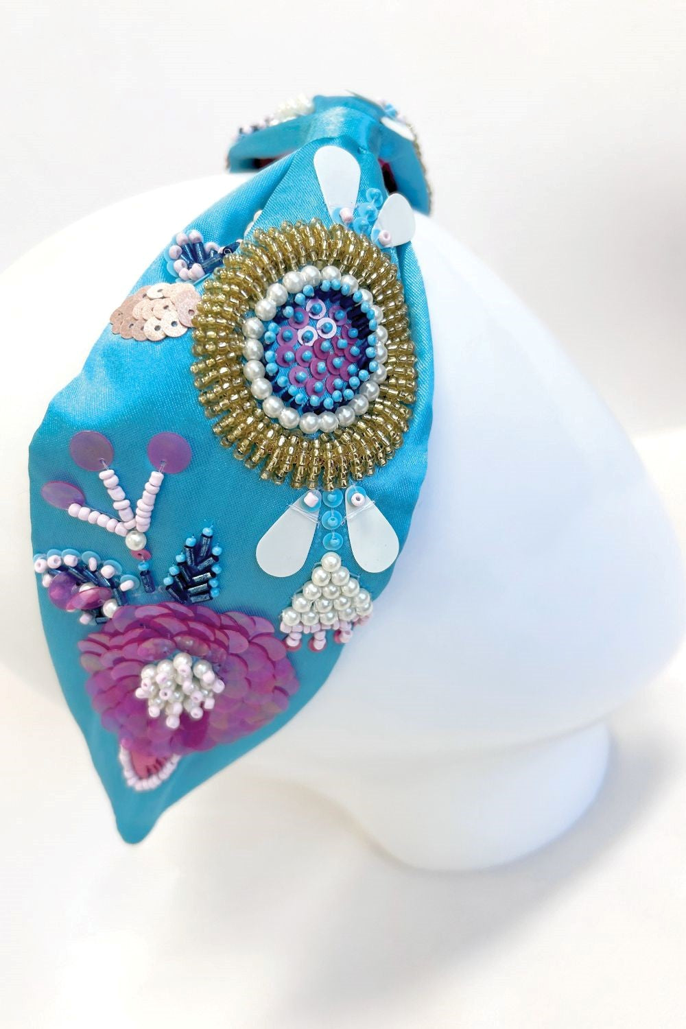 Headband in blue with sequins and beads