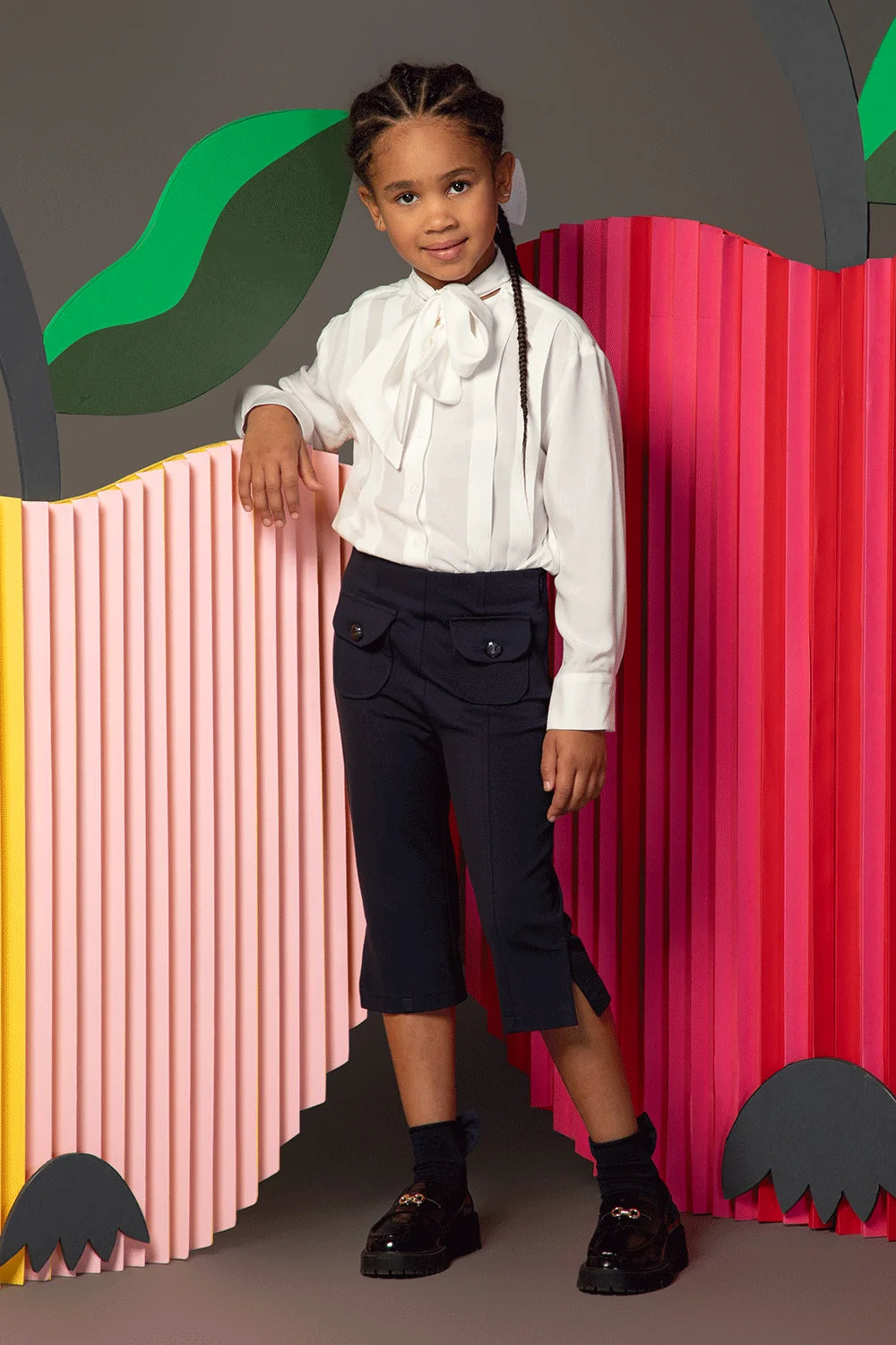 Navy 7/8 trousers with decorative pockets