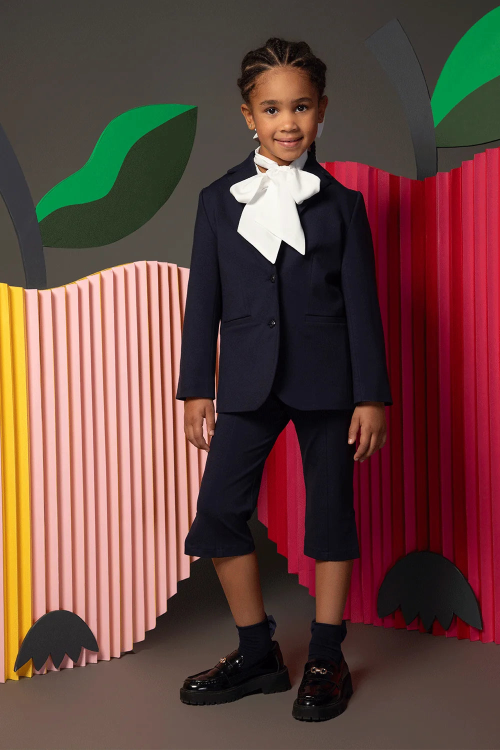 Navy 7/8 trousers with decorative pockets