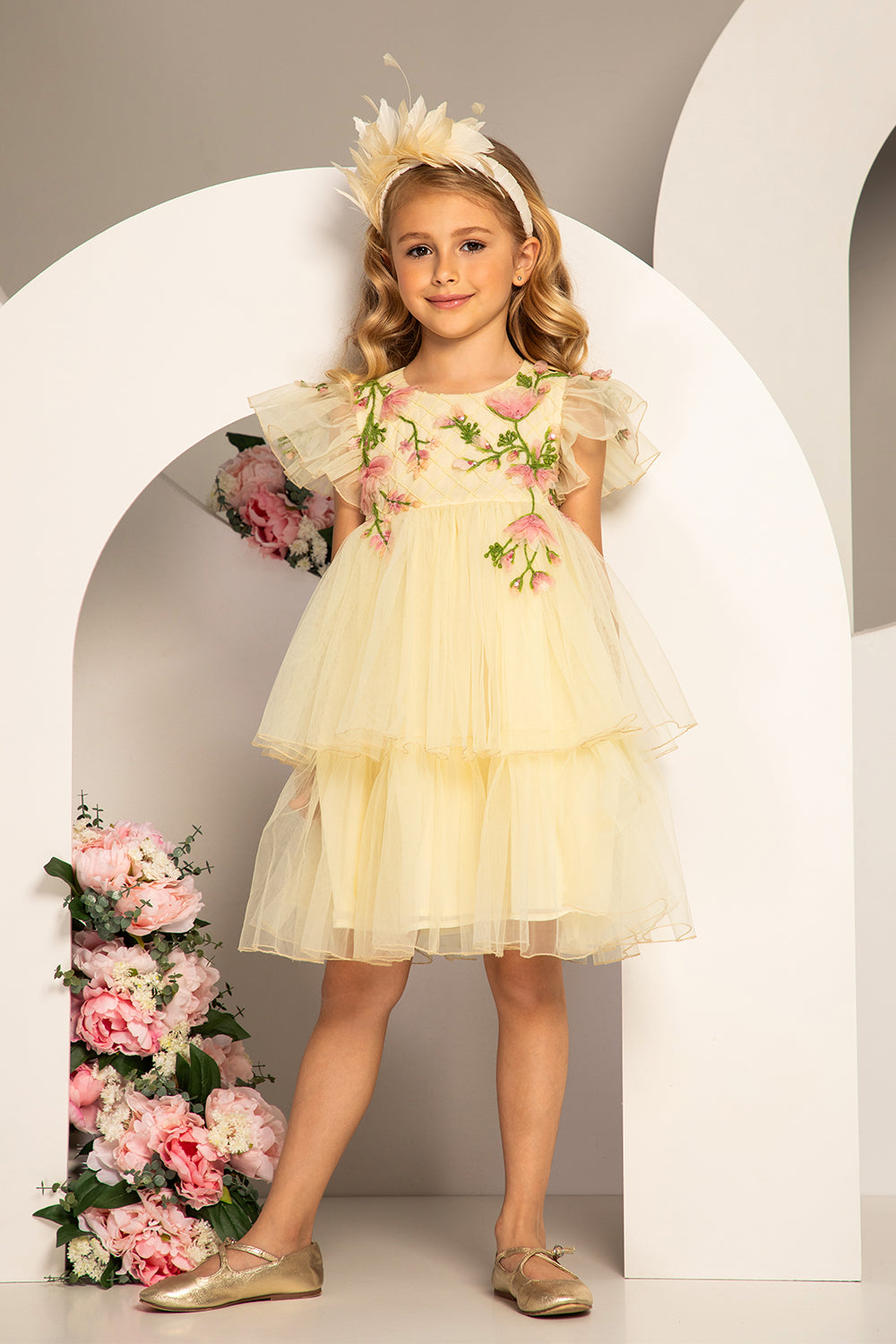 Pale yellow layered high-waist dress with hand-embroidred flowers