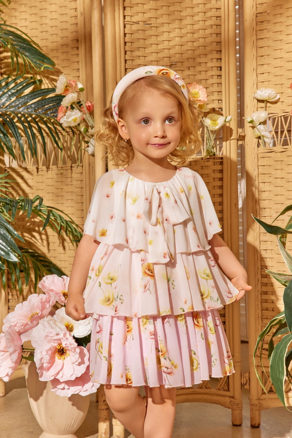 Charming ombré chiffon dress with floral print and a bow