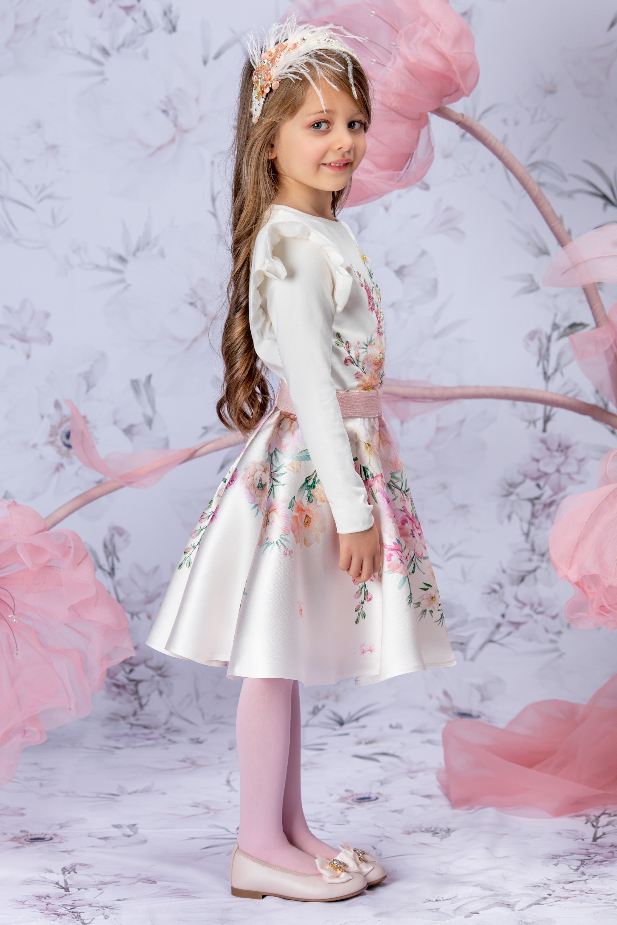 Off-white printed skirt with an elastic waistband